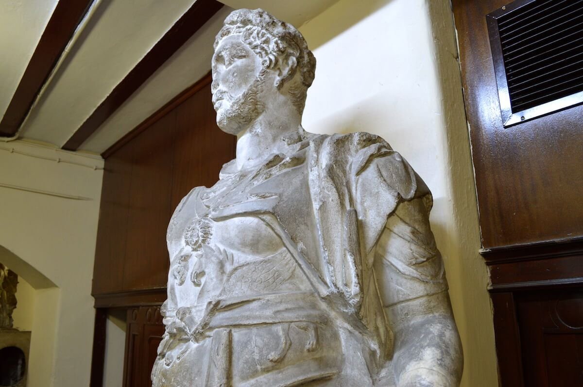 Statue of Greek general